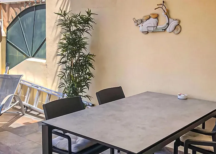 Dom wakacyjny 3 Bedroom Awesome In Nerja