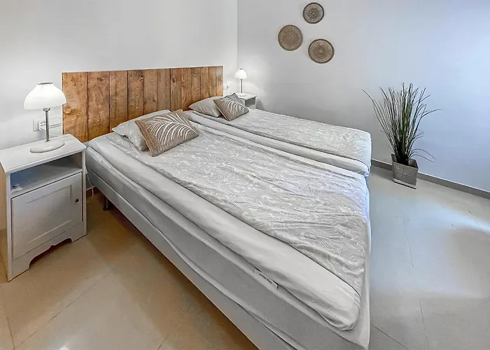 3 Bedroom Awesome In *