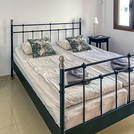 3 Bedroom Awesome In Holiday home