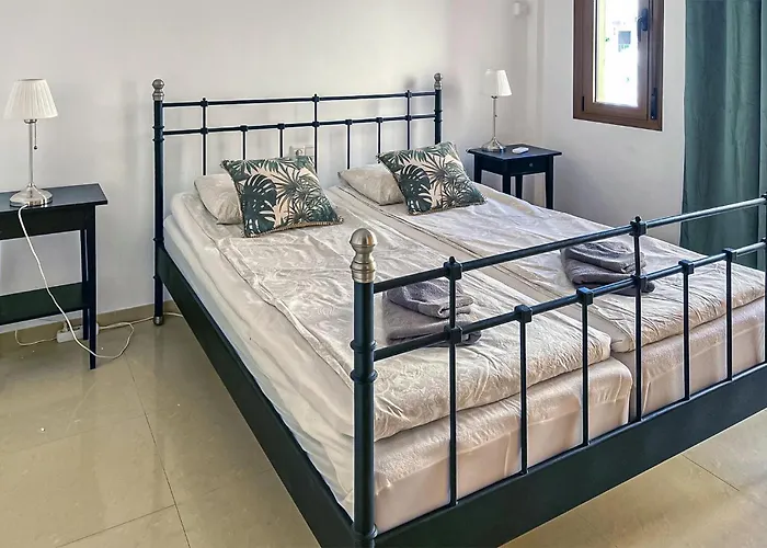 3 Bedroom Awesome In Holiday home